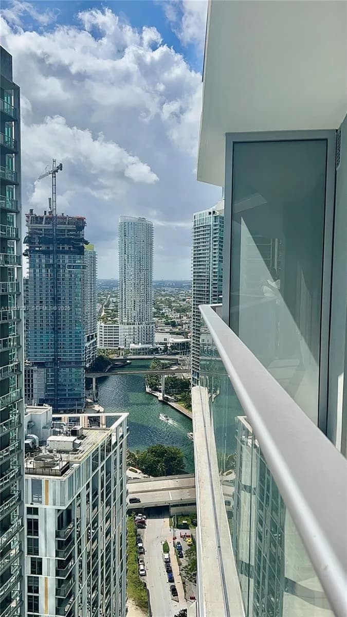 77 SE 5TH # 3614, Miami FL 33131