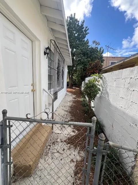 1262 SW 4th St # 0, Miami FL 33135