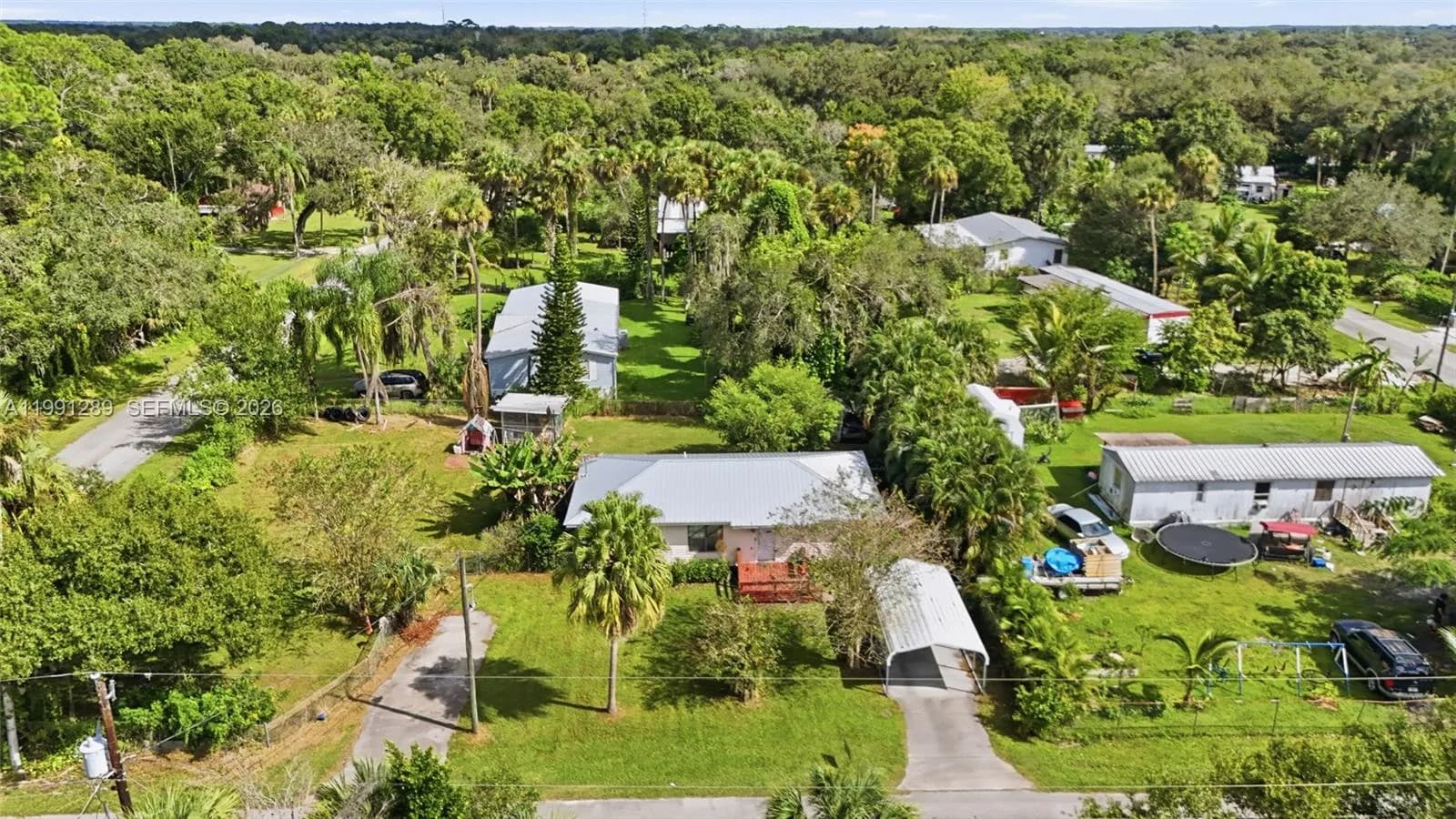 868 avalon ave, La Belle FL 33935