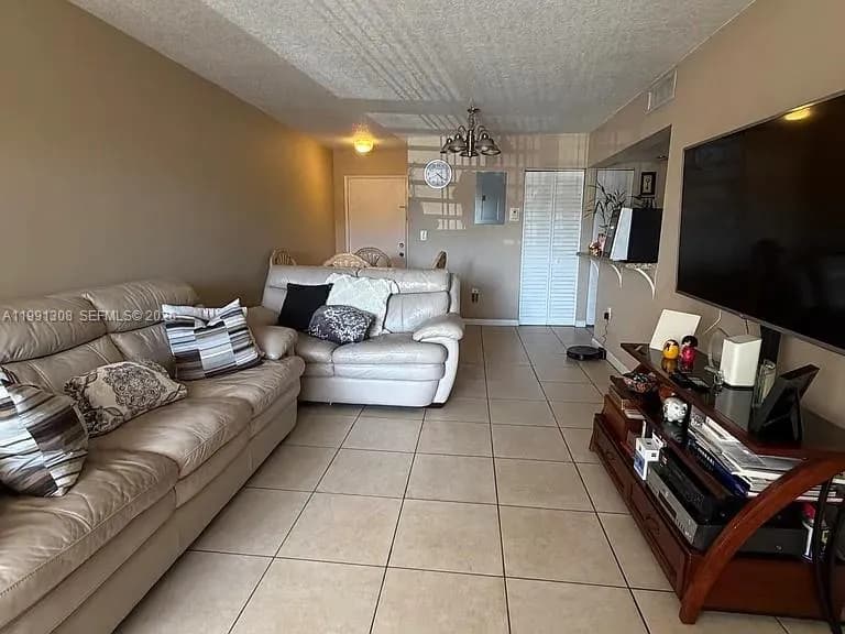 9715 Fontainebleau Blvd # E213, Miami FL 33172