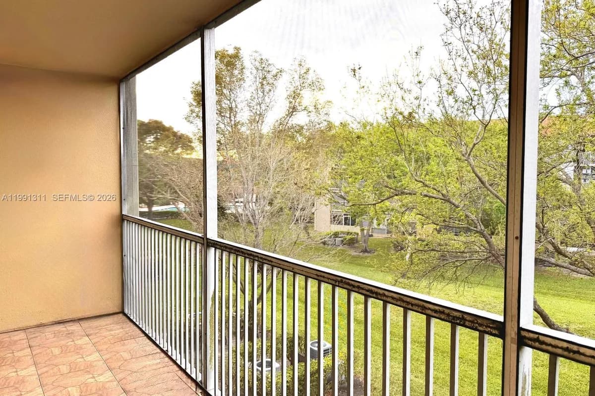 13355 SW 9th Ct # 313H, Pembroke Pines FL 33027