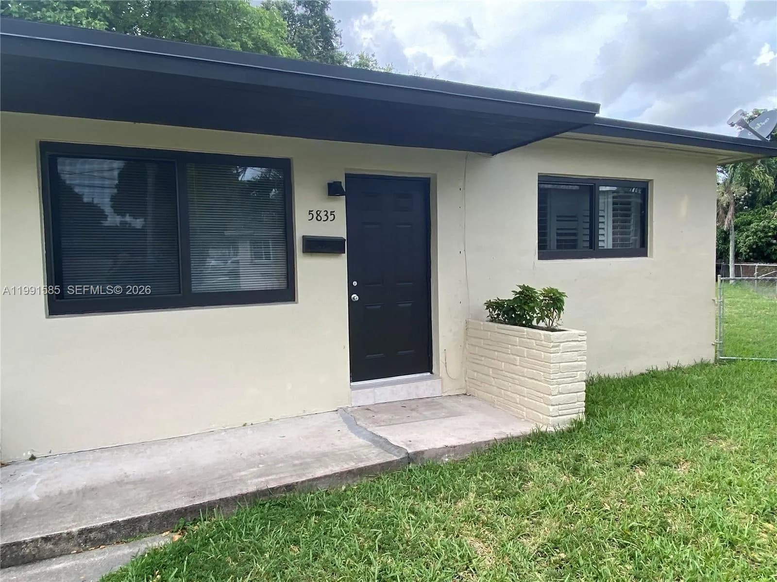 5835 NW 37th St # 5835, Virginia Gardens FL 33166