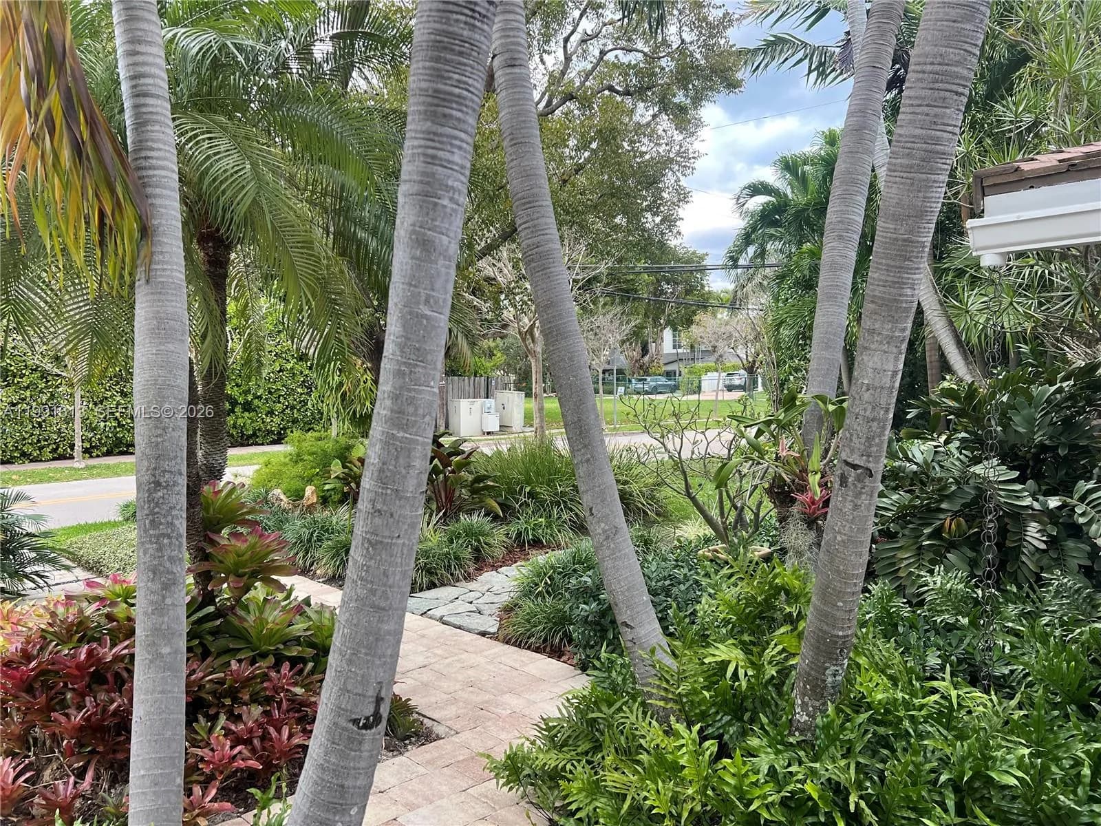 204 Westwood Dr, Key Biscayne FL 33149