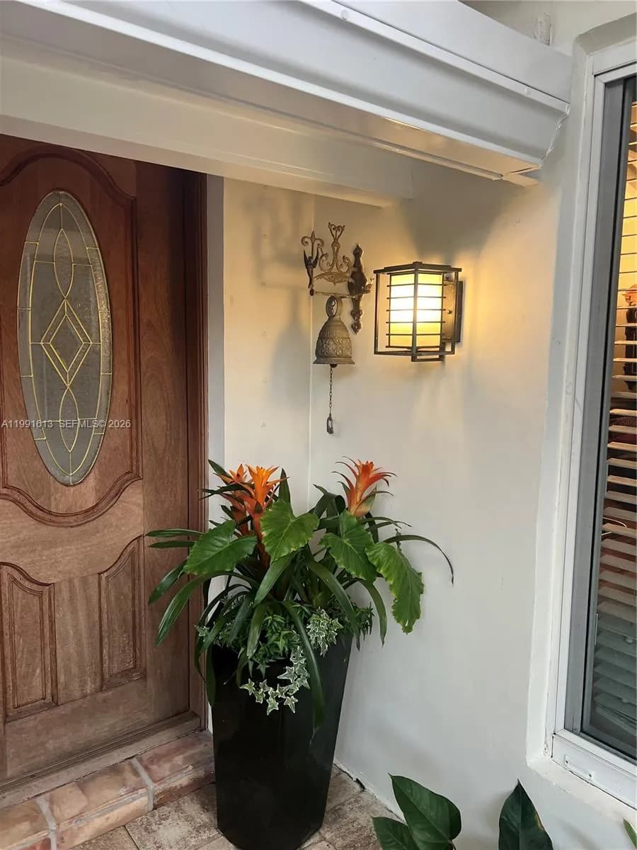 204 Westwood Dr, Key Biscayne FL 33149