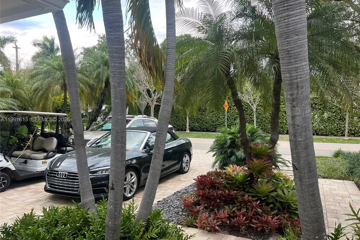 204 Westwood Dr, Key Biscayne FL 33149