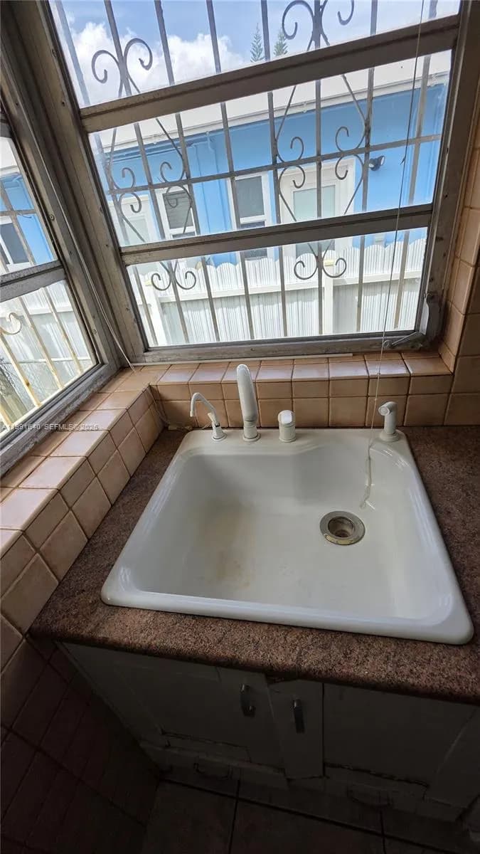 2114 Biarritz Dr # 2, Miami Beach FL 33141