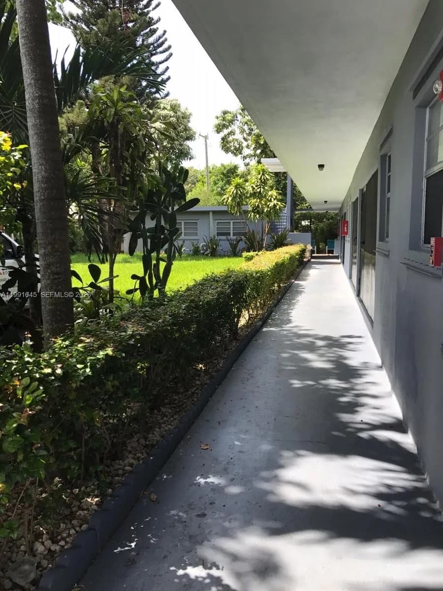 2612 Johnson St # 4, Hollywood FL 33020