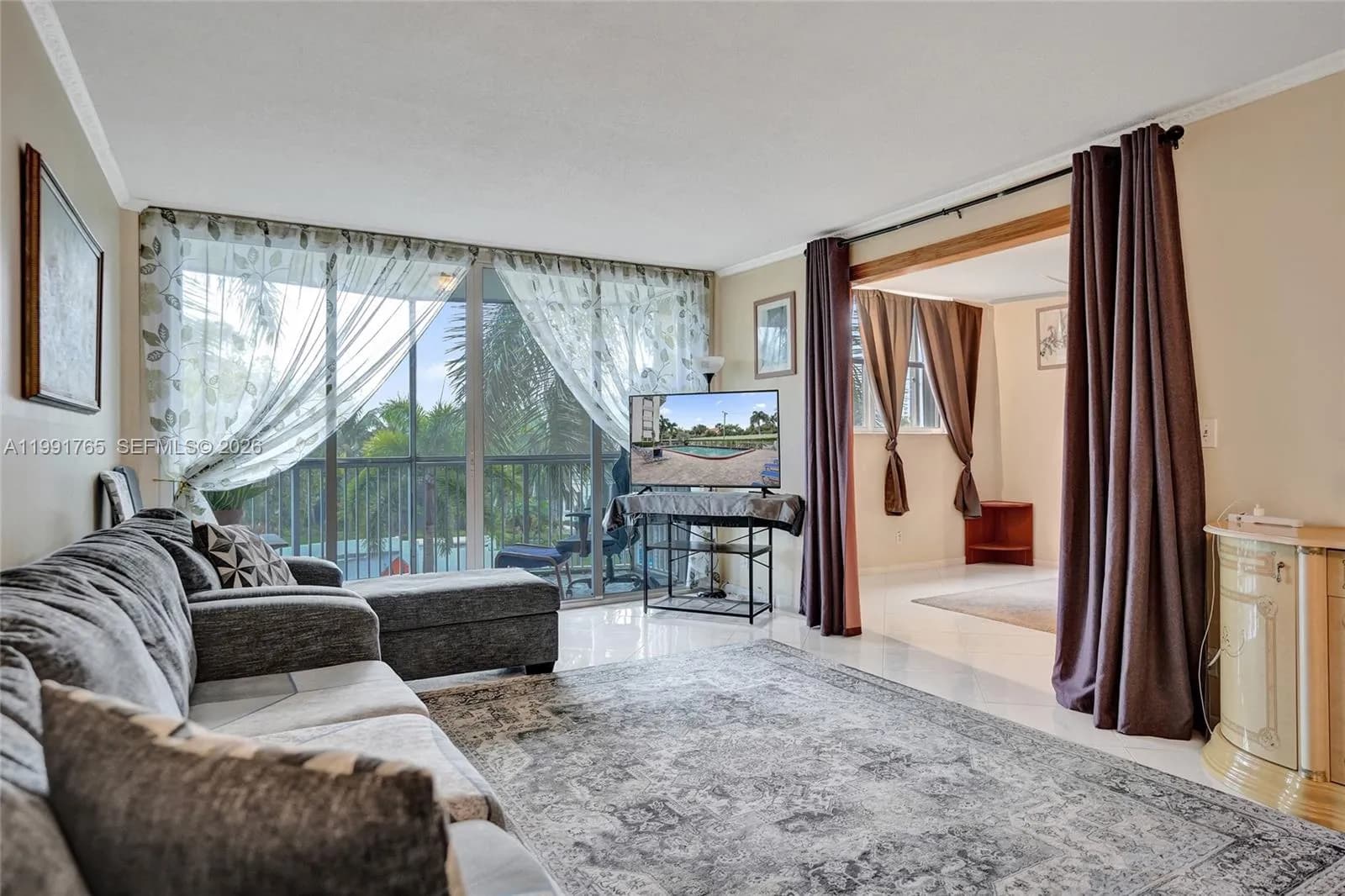 3181 S Ocean Dr # 305, Hallandale Beach FL 33009