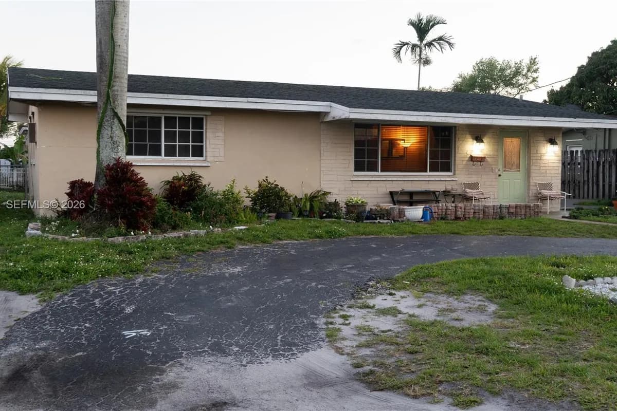 7960 NW 14th St, Pembroke Pines FL 33024