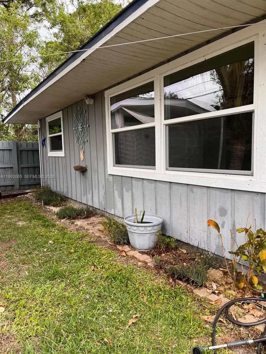 1125 SW 15th Ave SW, Vero Beach FL 32962