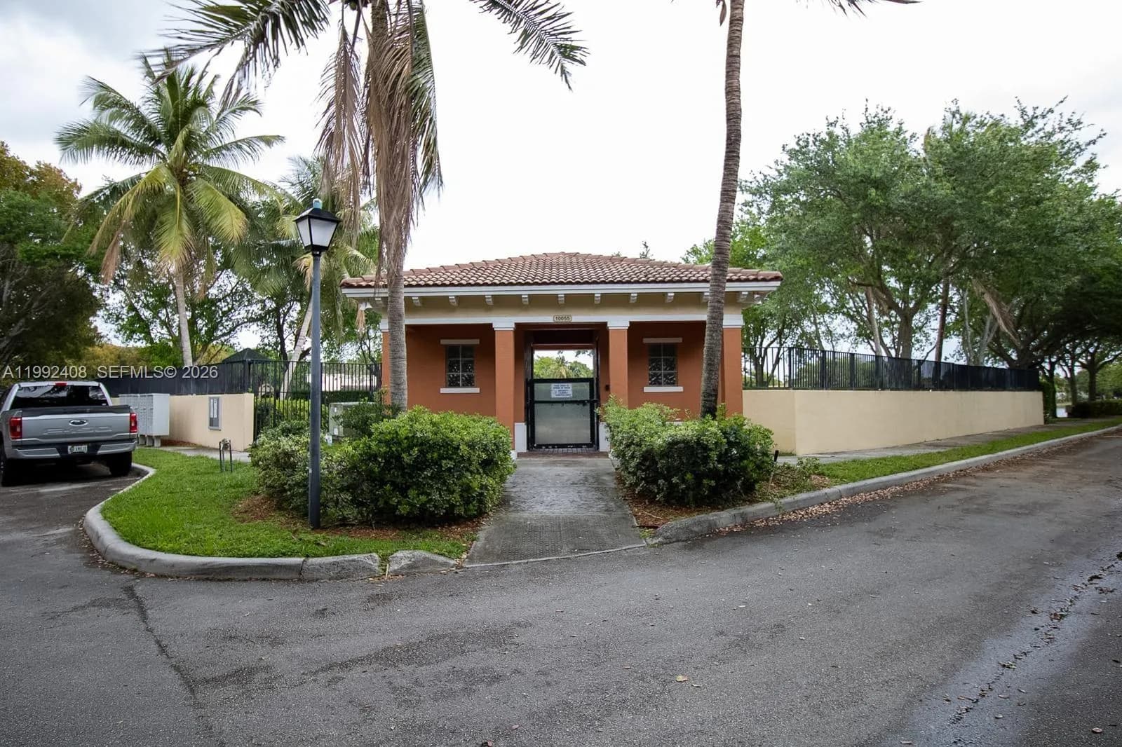 2607 SW 99th Way, Miramar FL 33025