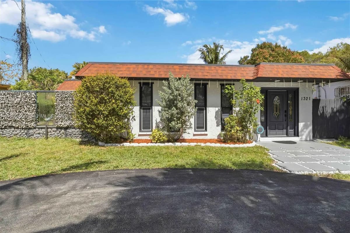 1321 NE 148th St, Miami FL 33161