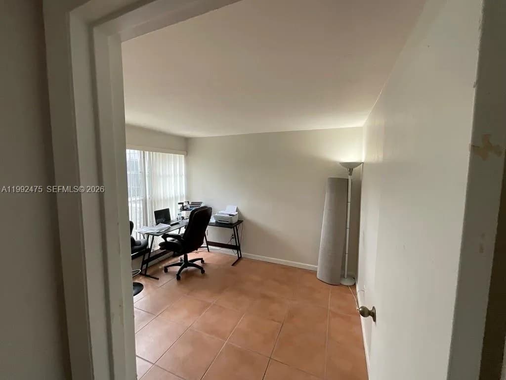 10357 N Kendall Dr, Miami FL 33176