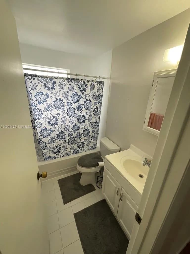 10357 N Kendall Dr, Miami FL 33176