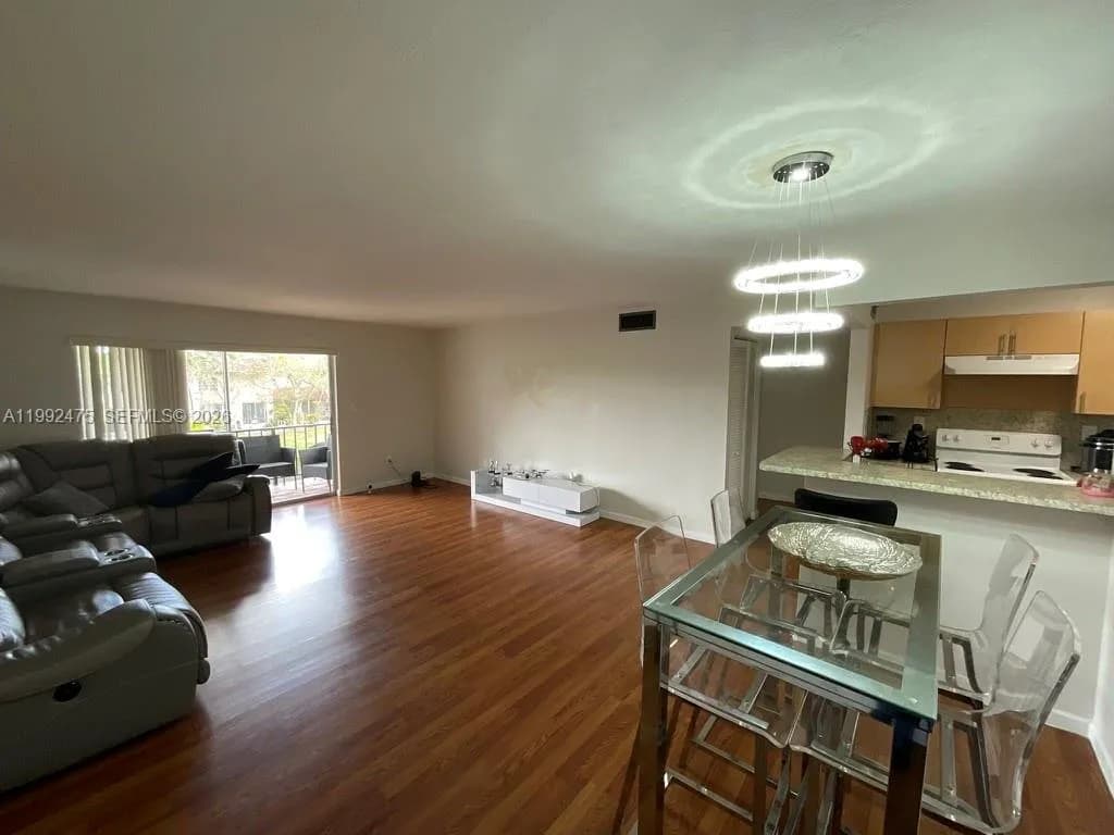 10357 N Kendall Dr, Miami FL 33176