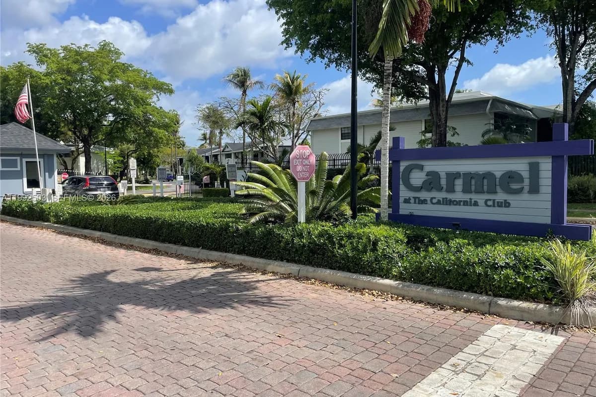 819 NE 199th St # 205, Miami FL 33179