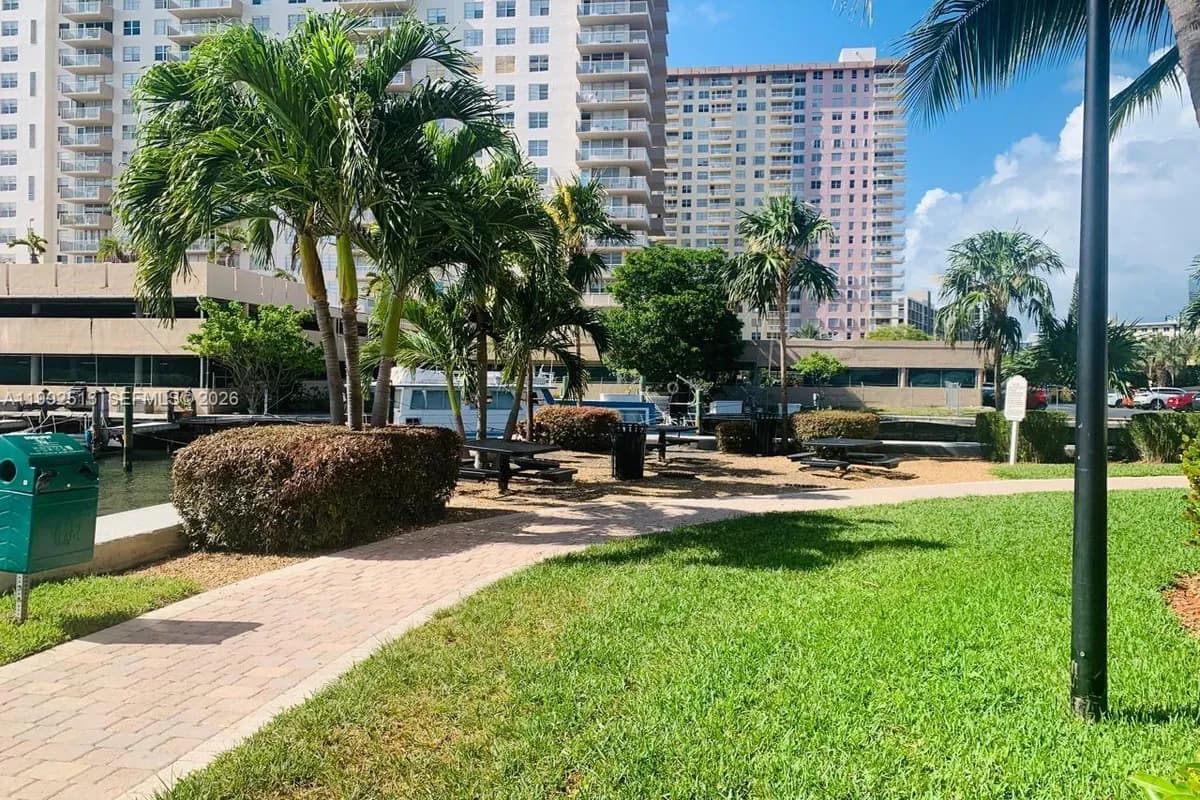 17150 N Bay Rd # 2109, Sunny Isles Beach FL 33160