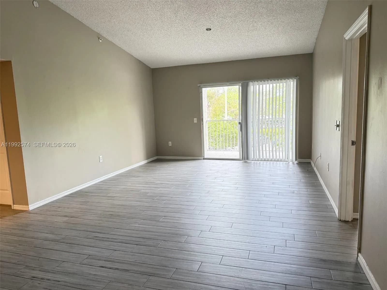 5015 Wiles Rd # 207, Coconut Creek FL 33073