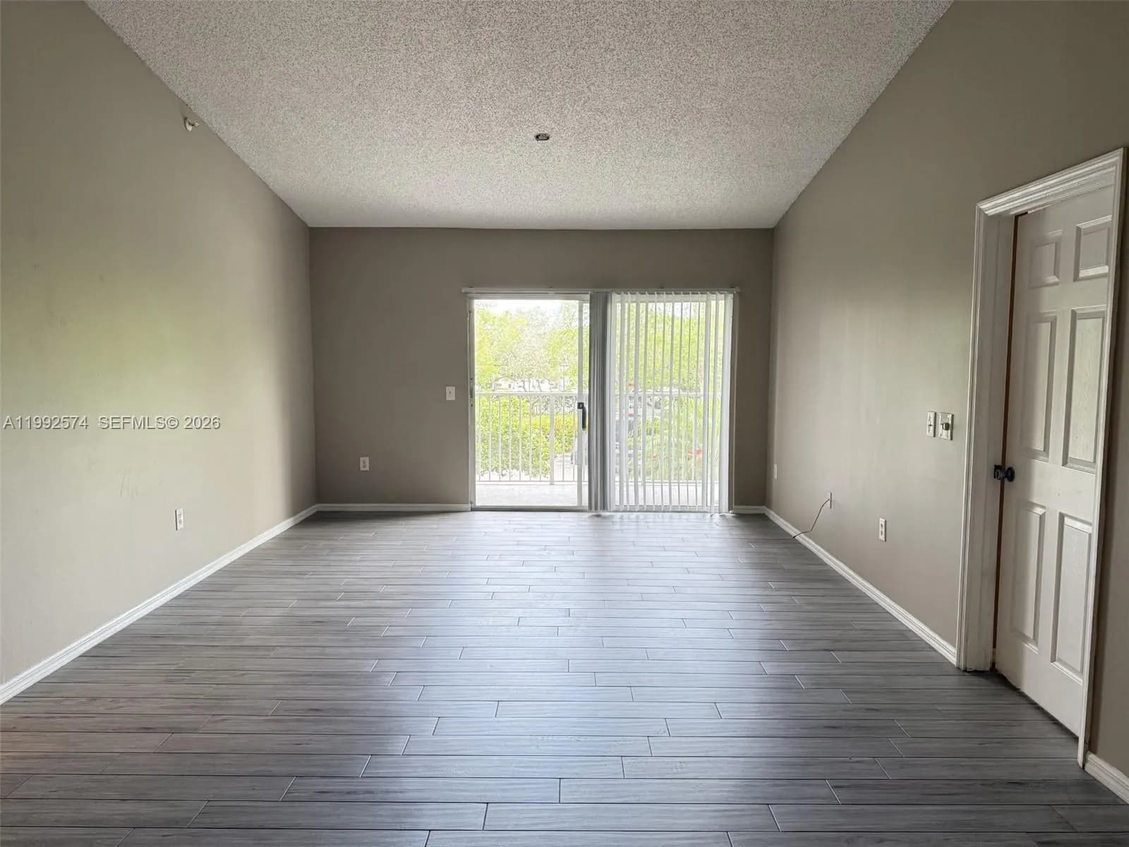 5015 Wiles Rd # 207, Coconut Creek FL 33073