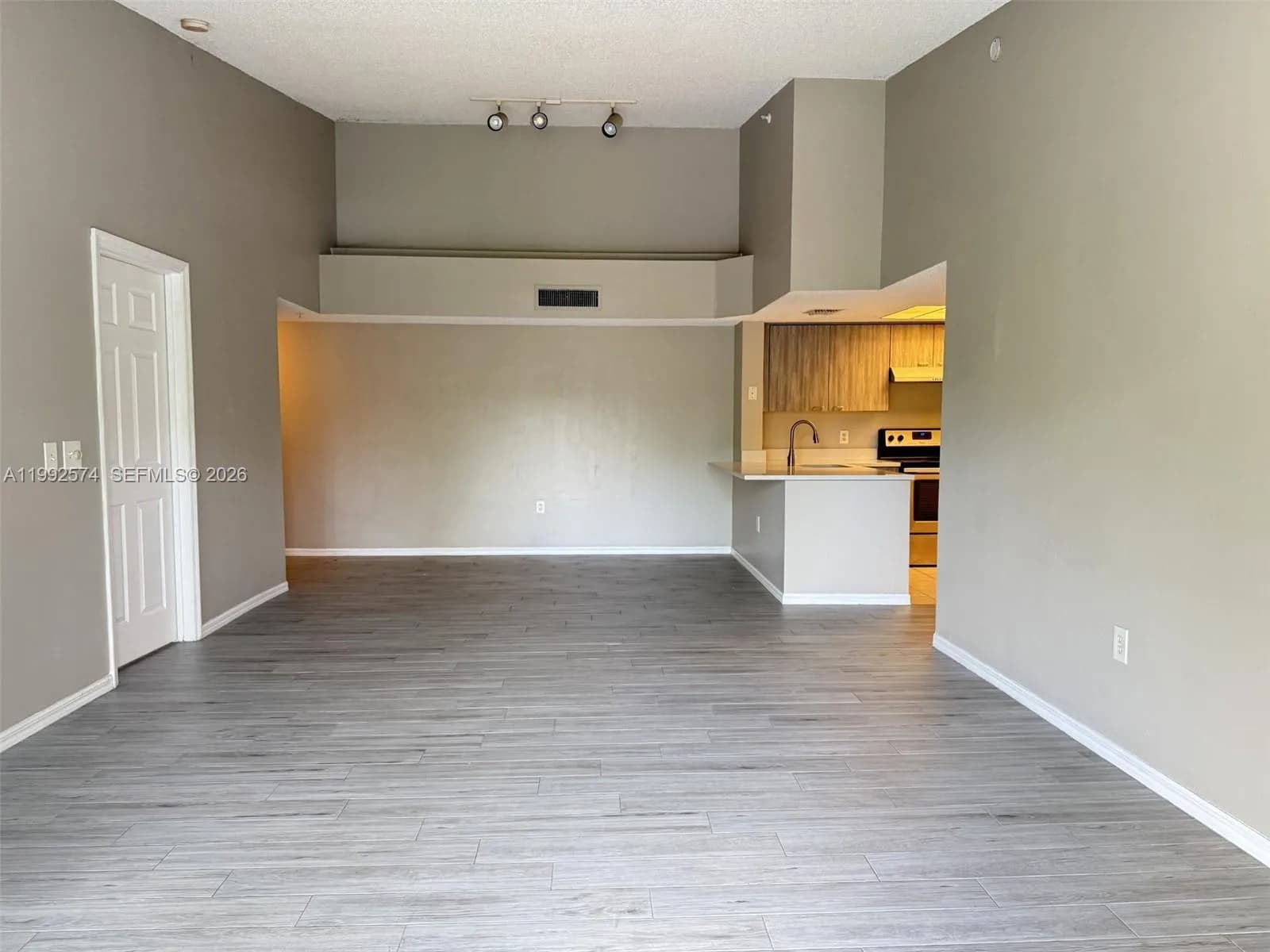 5015 Wiles Rd # 207, Coconut Creek FL 33073