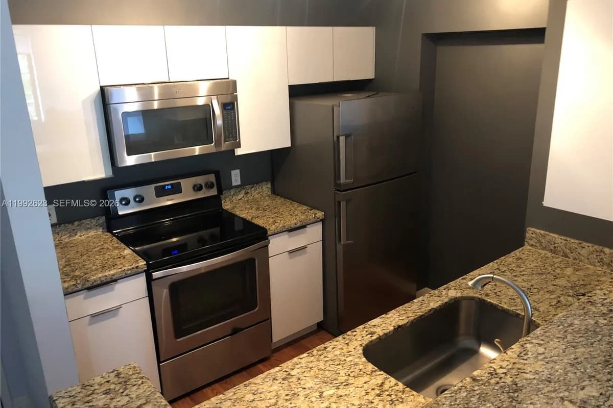 1900 Van Buren St # 411B, Hollywood FL 33020