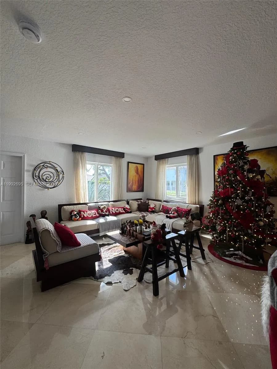 10973 NW 53rd Ln, Doral FL 33178