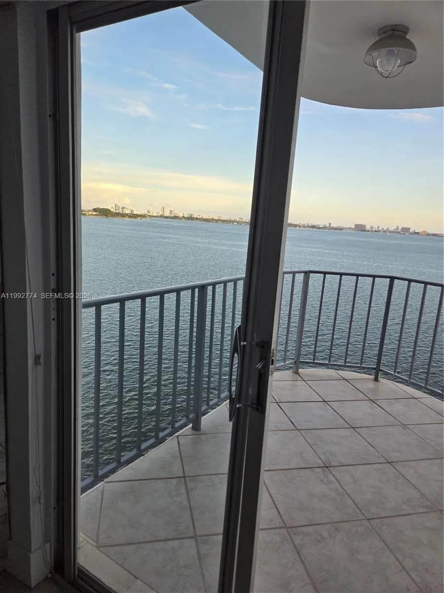 11930 N Bayshore Dr # 1006, North Miami FL 33181