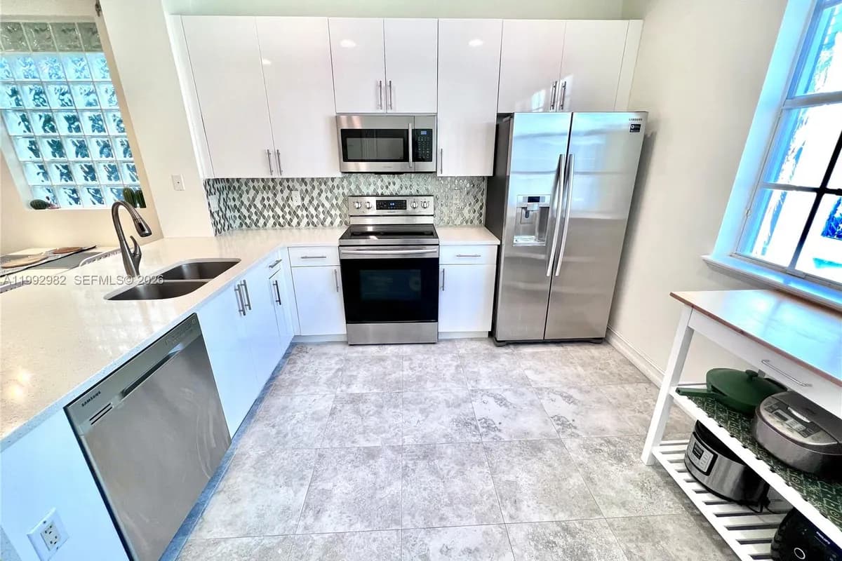 450 NE 2nd Ave # 5, Fort Lauderdale FL 33301