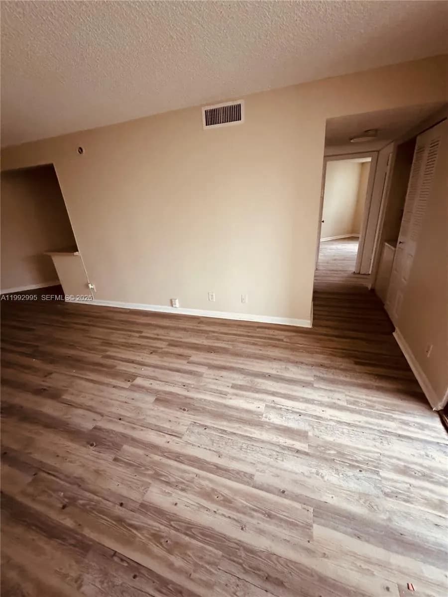 211 Lake Pointe Dr # 110, Oakland Park FL 33309