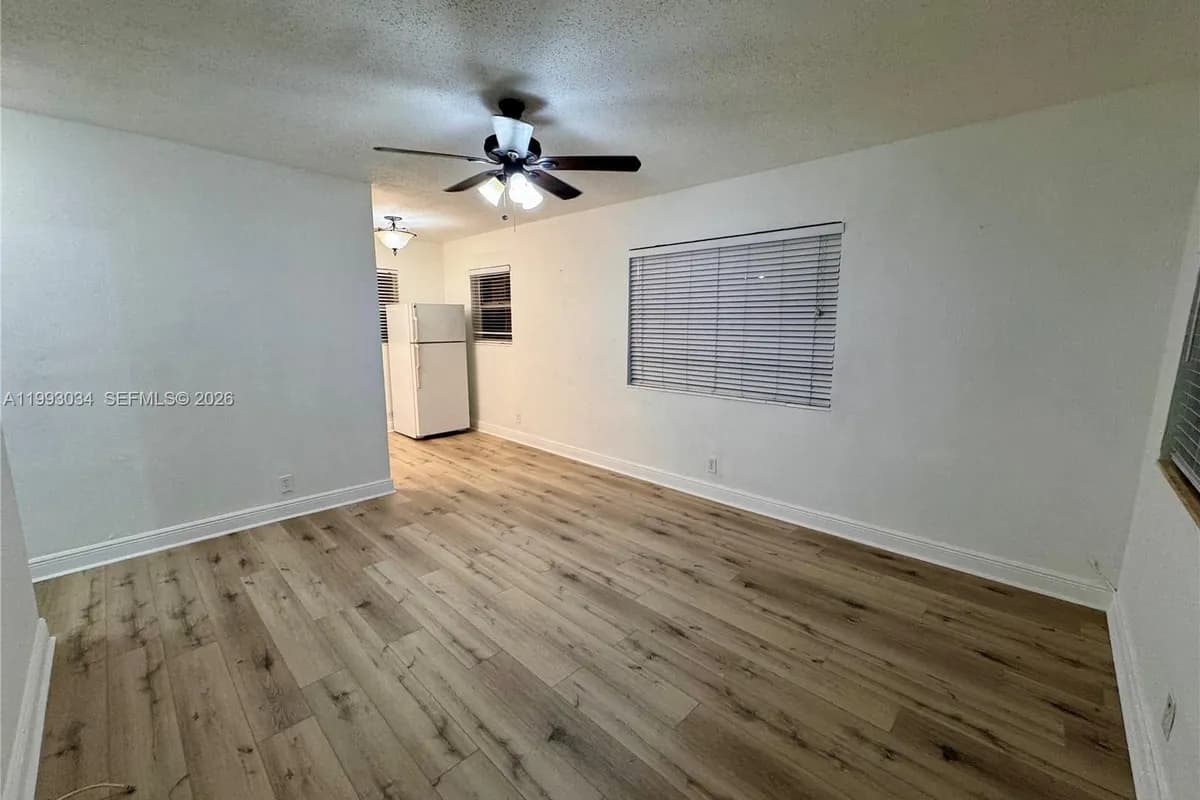 2240 NE 171st St # 8, North Miami Beach FL 33160