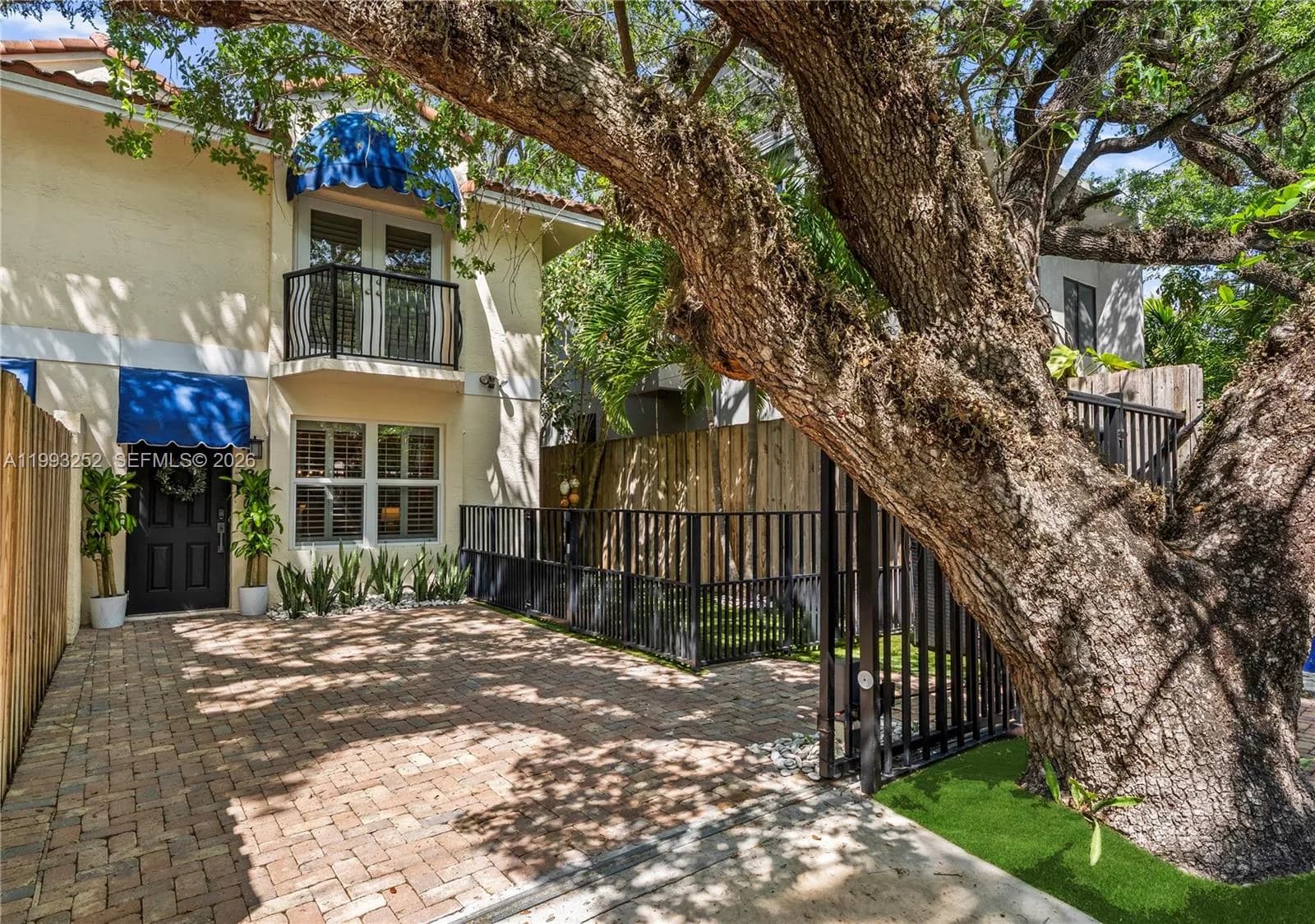 3274 Gifford Ln, Miami FL 33133