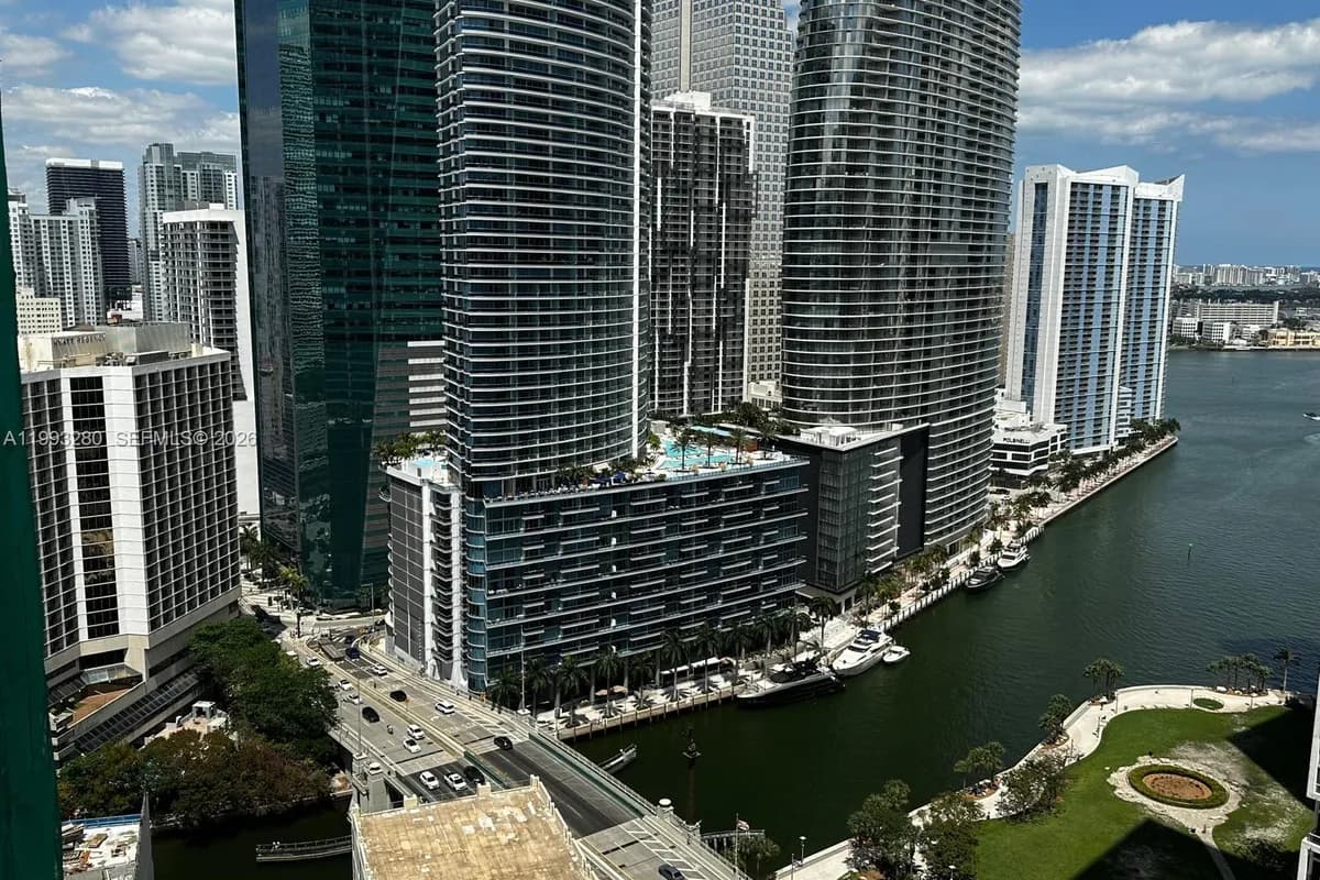 500 Brickell Ave # 3307, Miami FL 33131