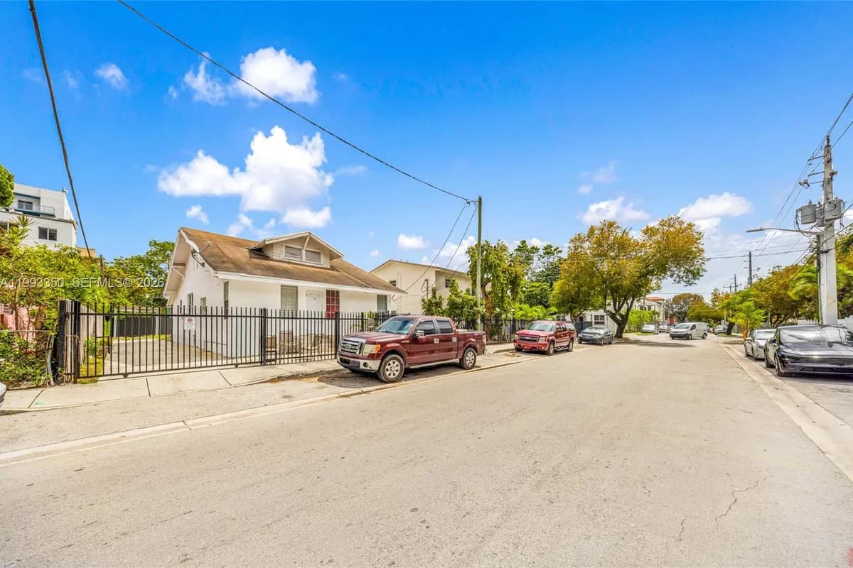 127 SW 7th Ave, Miami FL 33130