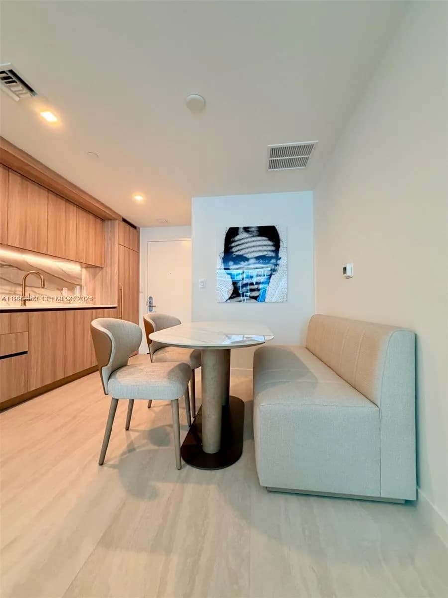 77 SE 5th St # 1608, Miami FL 33131