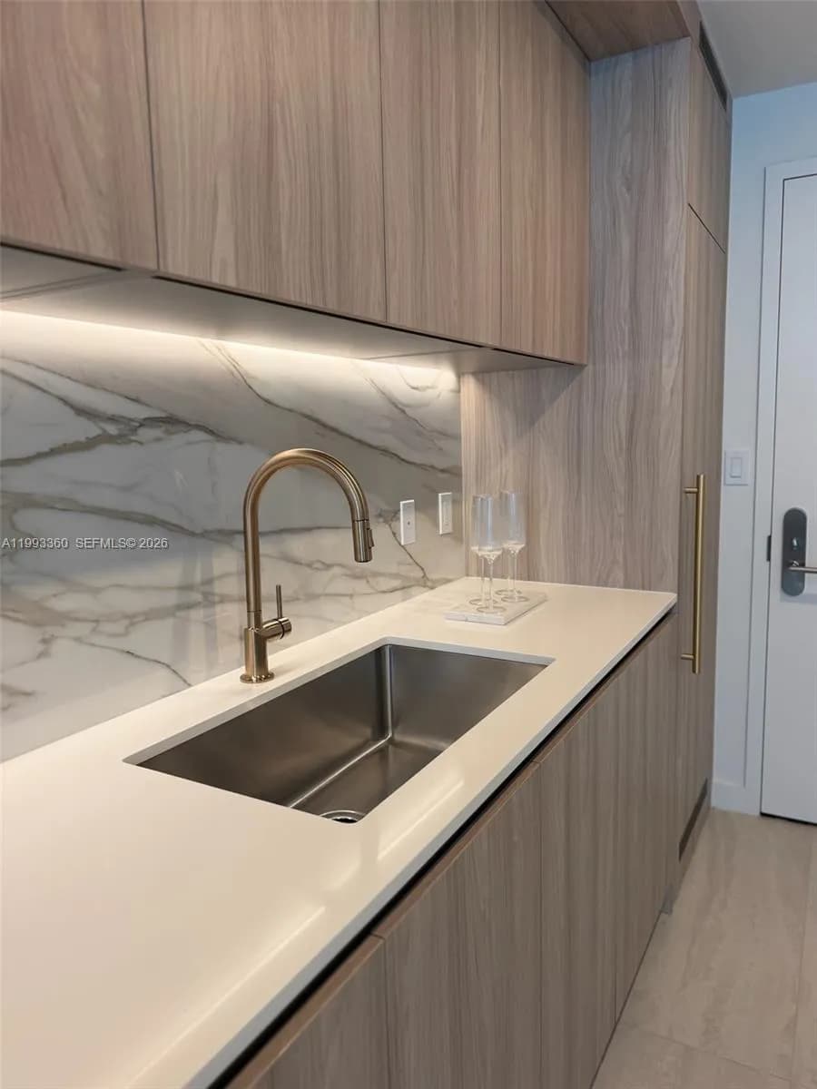 77 SE 5th St # 1608, Miami FL 33131