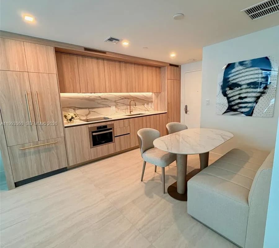 77 SE 5th St # 1608, Miami FL 33131