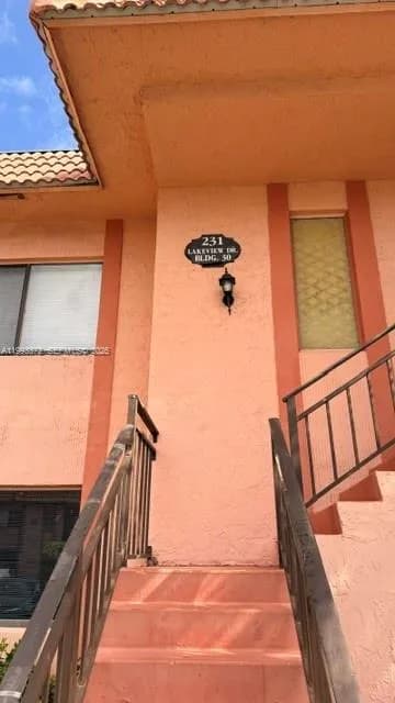 231 Lakeview Dr # 204, Weston FL 33326