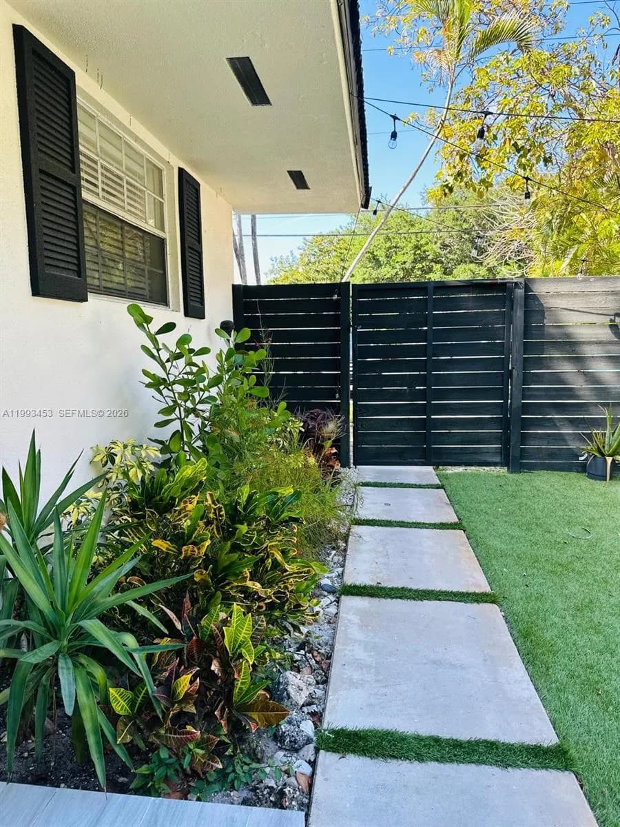 1002 NE 119th St # F, Biscayne Park FL 33161