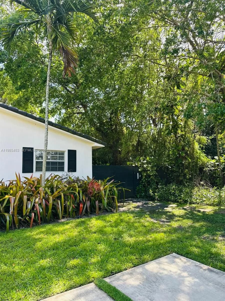 1002 NE 119th St # F, Biscayne Park FL 33161