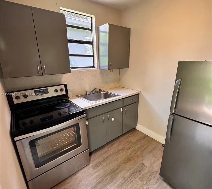 784 NW 100th St # C, Miami FL 33150