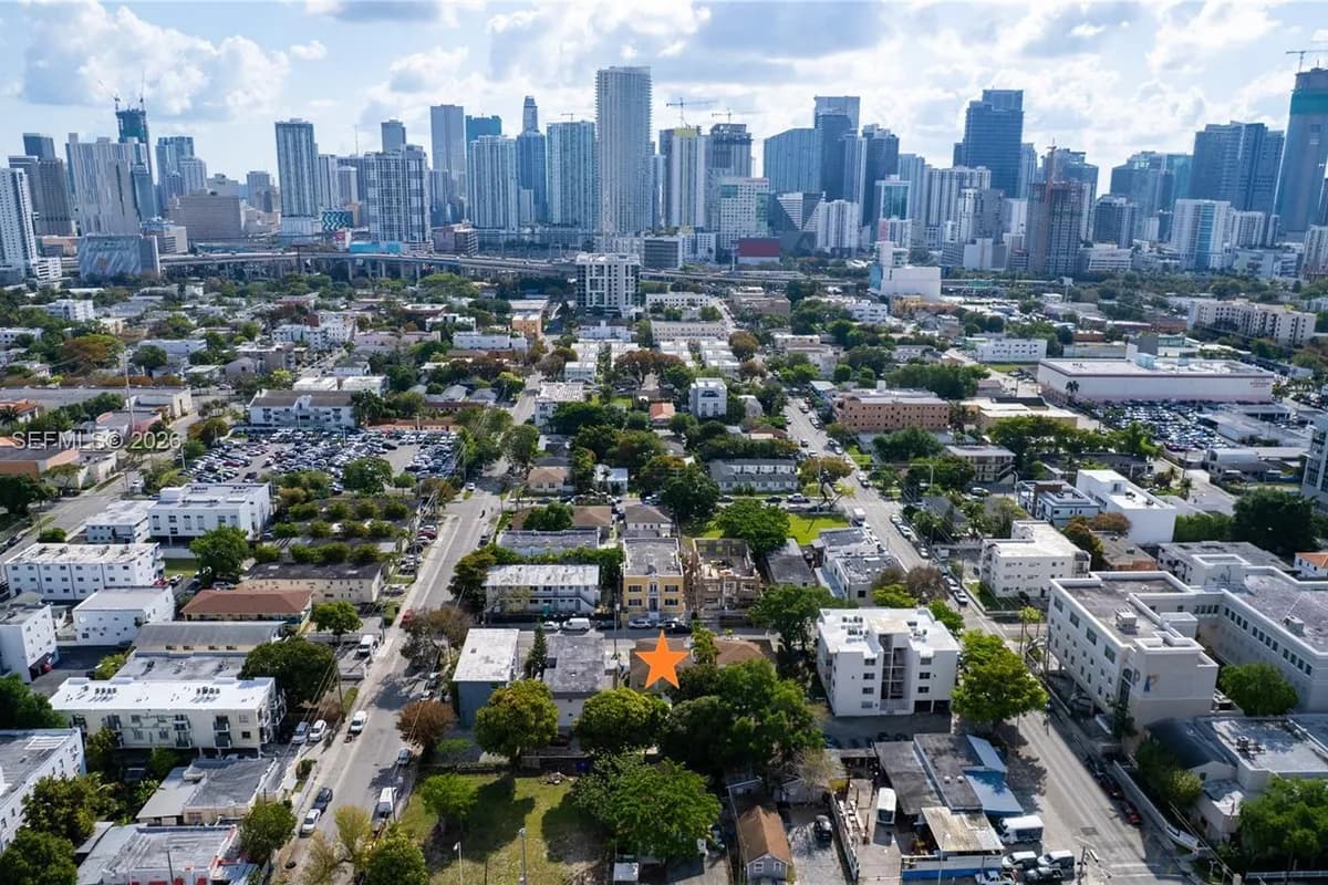 516 SW 7th Ct, Miami FL 33130