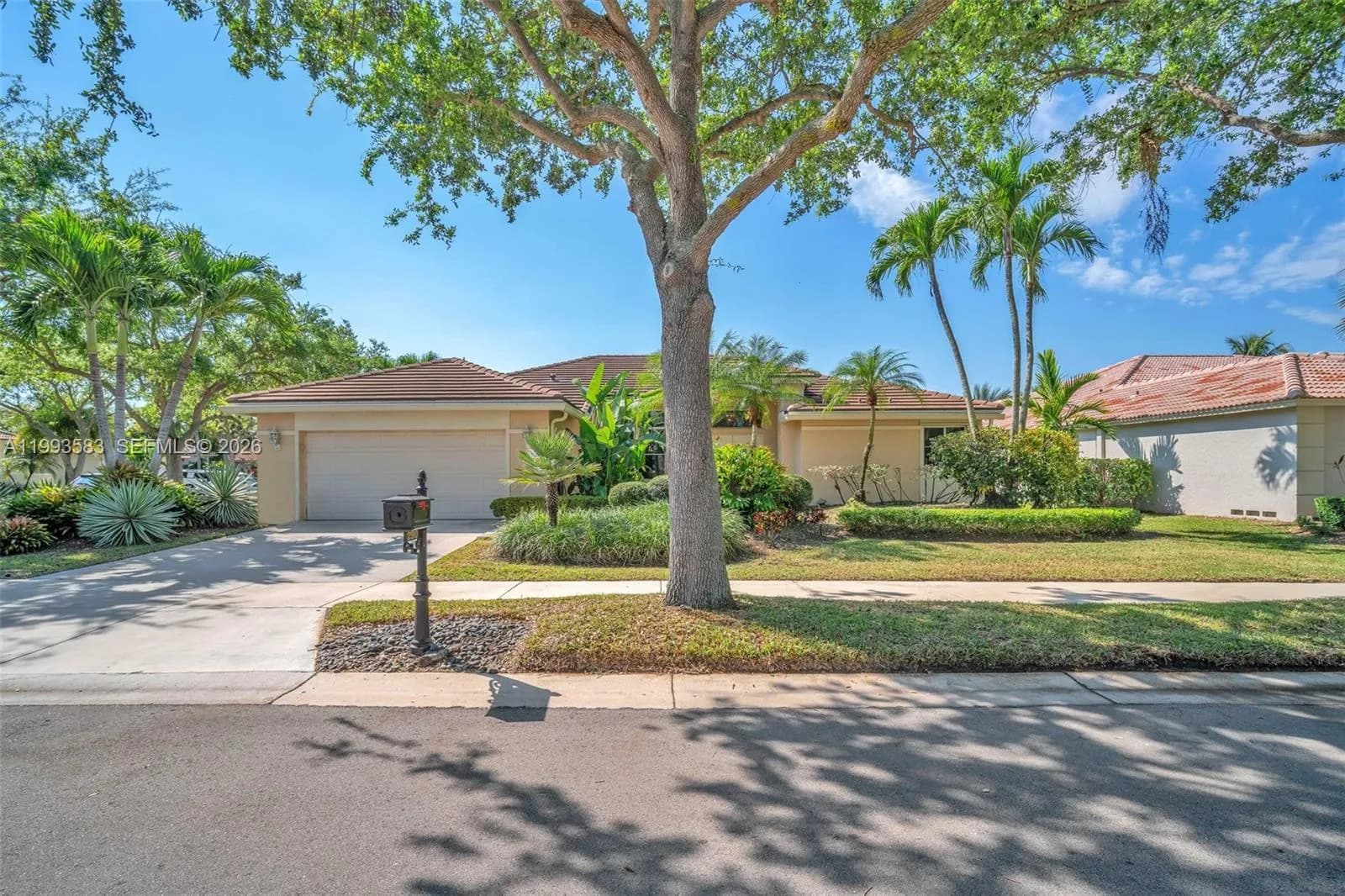 290 Landings Blvd, Weston FL 33327