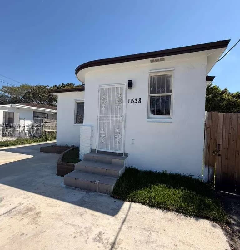 1538 NW 66 ST # 1, Miami FL 33147
