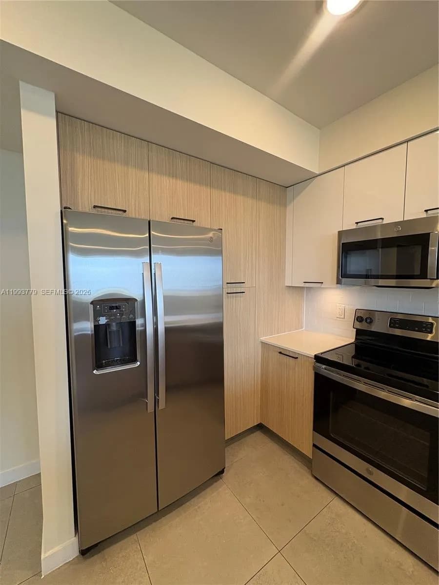 16395 Biscayne Blvd # 2010, North Miami Beach FL 33160