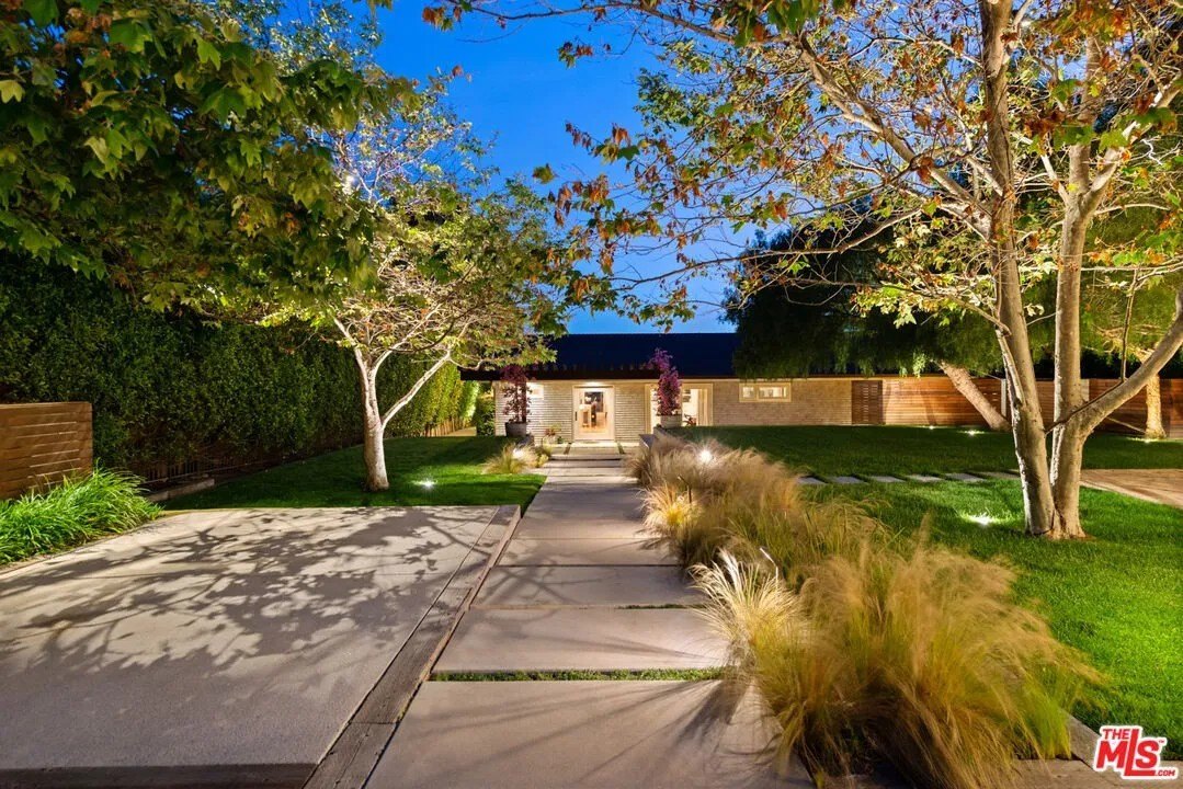 Exterior of Avril Lavigne's former Malibu home