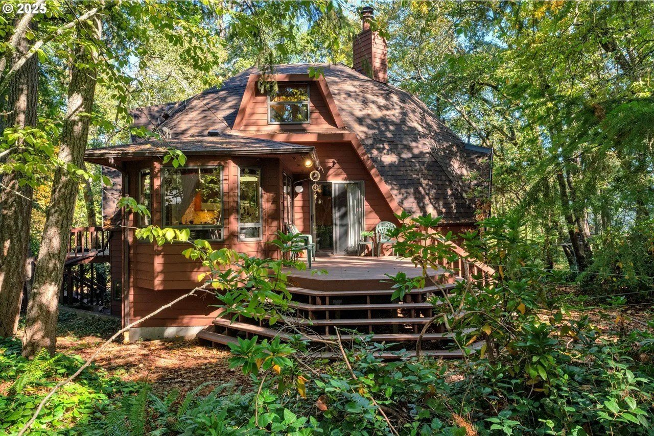 3-Acre Maine ‘Retreat’ Without Heat, Plumbing, Bathroom, or Kitchen Lists for Just $130K
