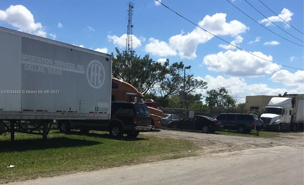745 Parkway Pkwy, Homestead FL 33030