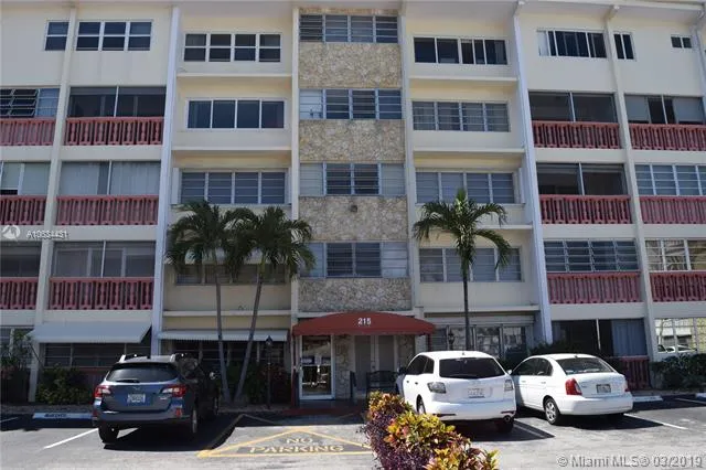 2 bedroom 1 bath for sale at 215 SE 3rd Ave # 307C, Hallandale Beach FL 33009