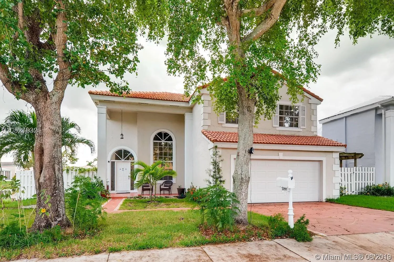 3 bedroom 2 bath for sale at 600 Lakeshore Ter, Davie FL 33325