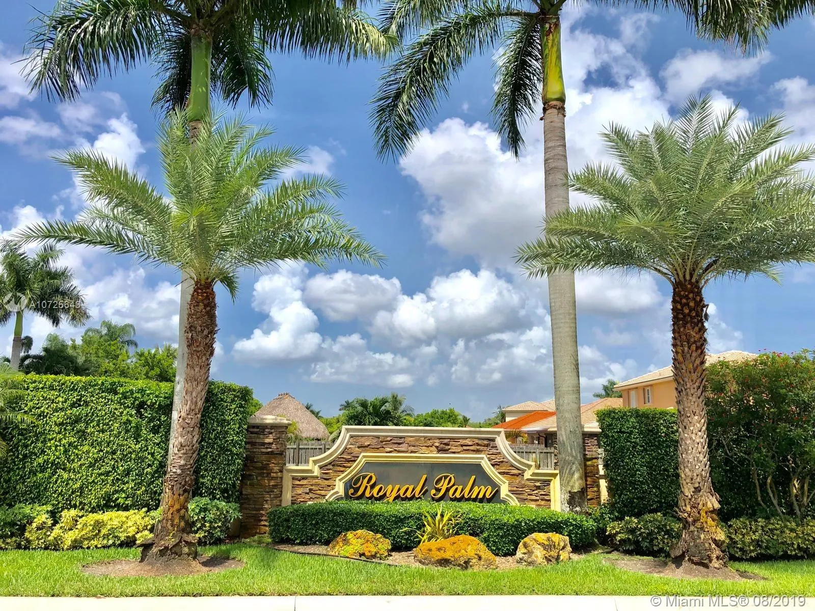 3 bedroom 2 bath for sale at 281 W Royal Cove Cir, Davie FL 33325